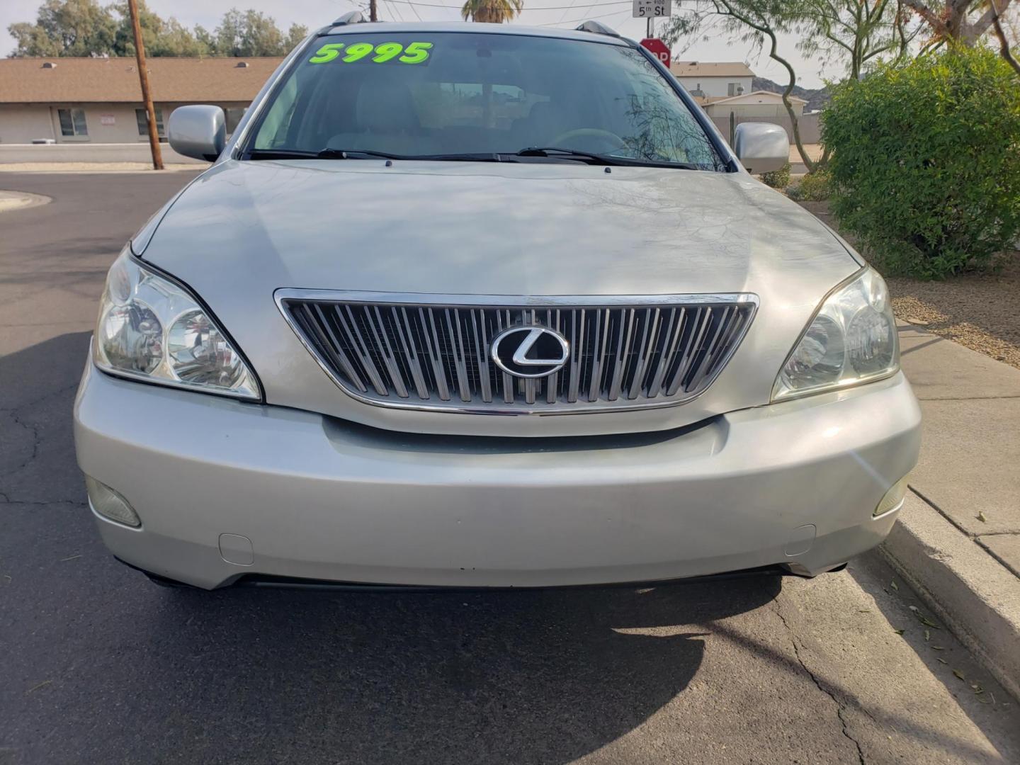 2007 silver /gray and black Lexus RX 350 FWD (2T2GK31U17C) with an 3.5L V6 DOHC 24V engine, 5-Speed Automatic Overdrive transmission, located at 323 E Dunlap Ave., Phoenix, AZ, 85020, (602) 331-9000, 33.567677, -112.069000 - 2007 Lexus RX 350 FWD,……..CASH PRICE ONLY.......Ice Cold A/C, Clean Black and gray interior with gray leather seats, gorgeous tinted sunroof, New brakes, Tune up, Stereo/CD/MP3 Player, Bluetooth, Phone sync, Satellite compatible, This suv is clean inside and out, Incredible gas mileage! Arizona - Photo#1