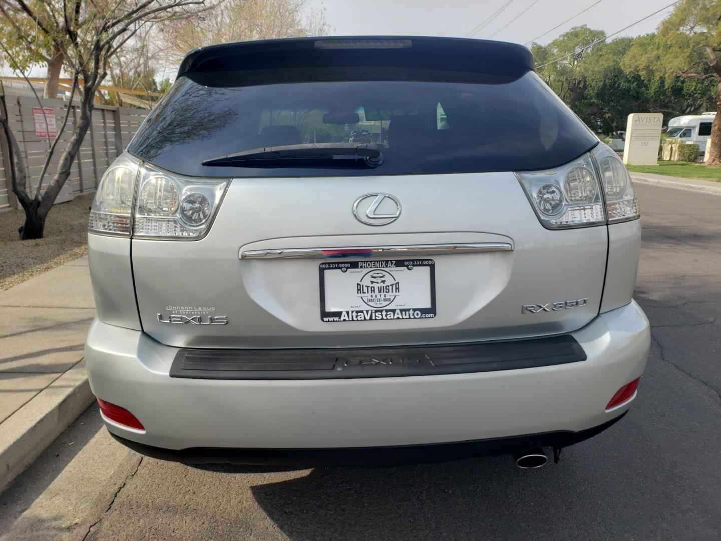 2007 silver /gray and black Lexus RX 350 FWD (2T2GK31U17C) with an 3.5L V6 DOHC 24V engine, 5-Speed Automatic Overdrive transmission, located at 323 E Dunlap Ave., Phoenix, AZ, 85020, (602) 331-9000, 33.567677, -112.069000 - 2007 Lexus RX 350 FWD,……..CASH PRICE ONLY.......Ice Cold A/C, Clean Black and gray interior with gray leather seats, gorgeous tinted sunroof, New brakes, Tune up, Stereo/CD/MP3 Player, Bluetooth, Phone sync, Satellite compatible, This suv is clean inside and out, Incredible gas mileage! Arizona - Photo#7