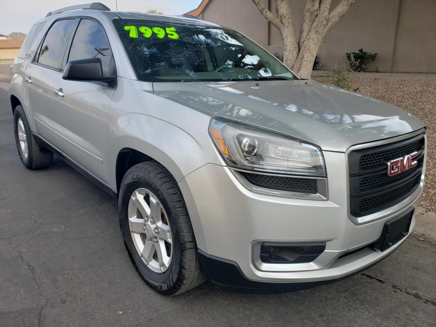 2014 silver /gray and black GMC Acadia SLE-1 FWD (1GKKRNED6EJ) with an 3.6L V6 DOHC 24V engine, 6-Speed Automatic transmission, located at 323 E Dunlap Ave., Phoenix, AZ, 85020, (602) 331-9000, 33.567677, -112.069000 - 2014 GMC Acadia SLE-1 FWD,……. EXCELLENT condition,…… A Real Must See!!.... No accidents, Power everything, Ice cold ac front and rear, gray and black interior with gray cloth seats in near perfect condition, power windows, power door locks, touch screen stereo/cd player, phone sync, blue too - Photo#2