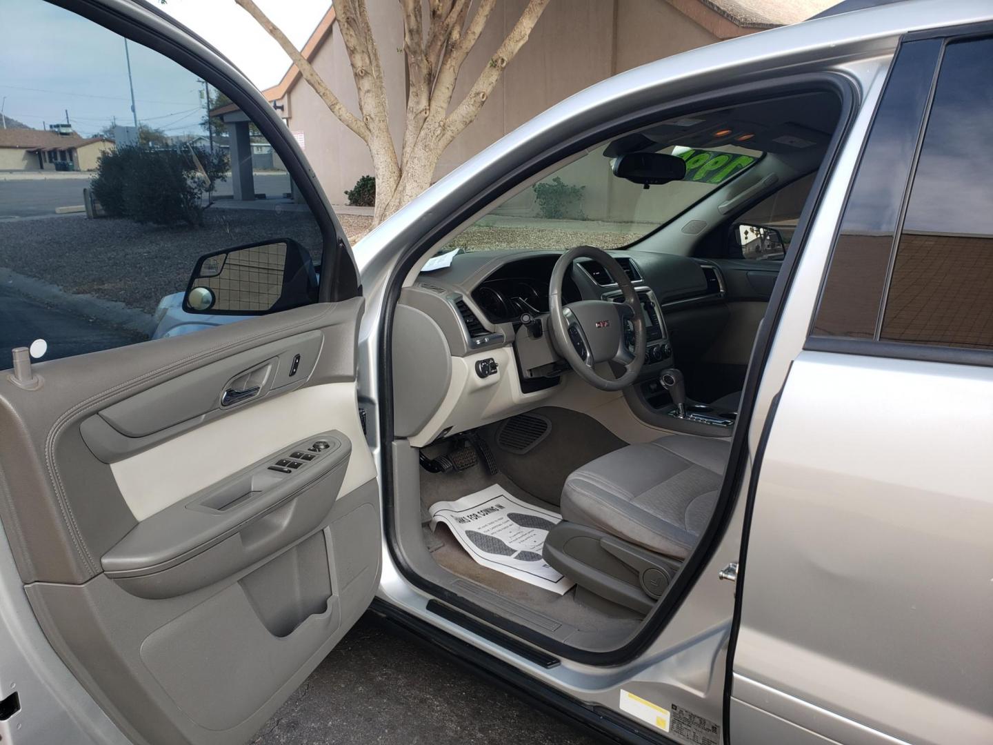 2014 silver /gray and black GMC Acadia SLE-1 FWD (1GKKRNED6EJ) with an 3.6L V6 DOHC 24V engine, 6-Speed Automatic transmission, located at 323 E Dunlap Ave., Phoenix, AZ, 85020, (602) 331-9000, 33.567677, -112.069000 - 2014 GMC Acadia SLE-1 FWD,……. EXCELLENT condition,…… A Real Must See!!.... No accidents, Power everything, Ice cold ac front and rear, gray and black interior with gray cloth seats in near perfect condition, power windows, power door locks, touch screen stereo/cd player, phone sync, blue too - Photo#8