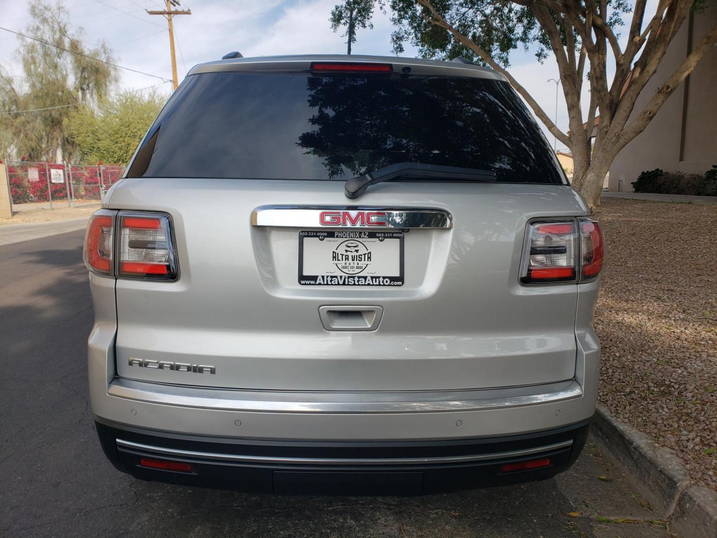 2014 silver /gray and black GMC Acadia SLE-1 FWD (1GKKRNED6EJ) with an 3.6L V6 DOHC 24V engine, 6-Speed Automatic transmission, located at 323 E Dunlap Ave., Phoenix, AZ, 85020, (602) 331-9000, 33.567677, -112.069000 - 2014 GMC Acadia SLE-1 FWD,……. EXCELLENT condition,…… A Real Must See!!.... No accidents, Power everything, Ice cold ac front and rear, gray and black interior with gray cloth seats in near perfect condition, power windows, power door locks, touch screen stereo/cd player, phone sync, blue too - Photo#7