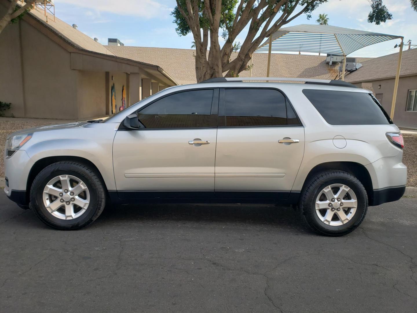 2014 silver /gray and black GMC Acadia SLE-1 FWD (1GKKRNED6EJ) with an 3.6L V6 DOHC 24V engine, 6-Speed Automatic transmission, located at 323 E Dunlap Ave., Phoenix, AZ, 85020, (602) 331-9000, 33.567677, -112.069000 - 2014 GMC Acadia SLE-1 FWD,……. EXCELLENT condition,…… A Real Must See!!.... No accidents, Power everything, Ice cold ac front and rear, gray and black interior with gray cloth seats in near perfect condition, power windows, power door locks, touch screen stereo/cd player, phone sync, blue too - Photo#6