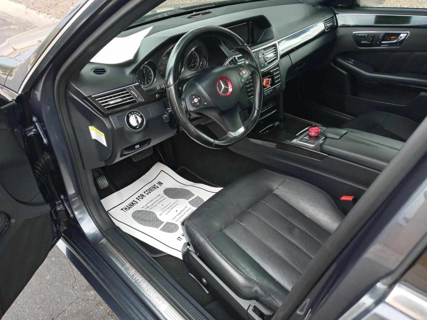 2010 gray /black Mercedes-Benz E-Class E550 Sedan (WDDHF7CB8AA) with an 5.5L V8 DOHC 32V engine, 7-Speed Automatic transmission, located at 323 E Dunlap Ave., Phoenix, AZ, 85020, (602) 331-9000, 33.567677, -112.069000 - Photo#8