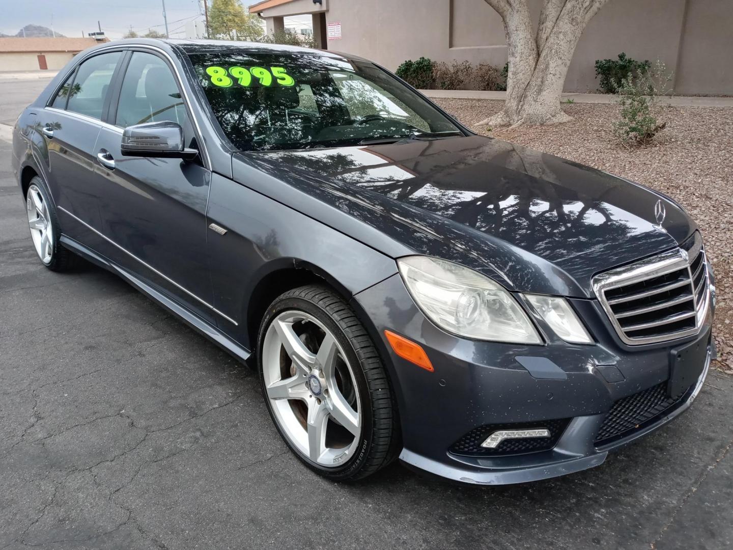 2010 gray /black Mercedes-Benz E-Class E550 Sedan (WDDHF7CB8AA) with an 5.5L V8 DOHC 32V engine, 7-Speed Automatic transmission, located at 323 E Dunlap Ave., Phoenix, AZ, 85020, (602) 331-9000, 33.567677, -112.069000 - Photo#2