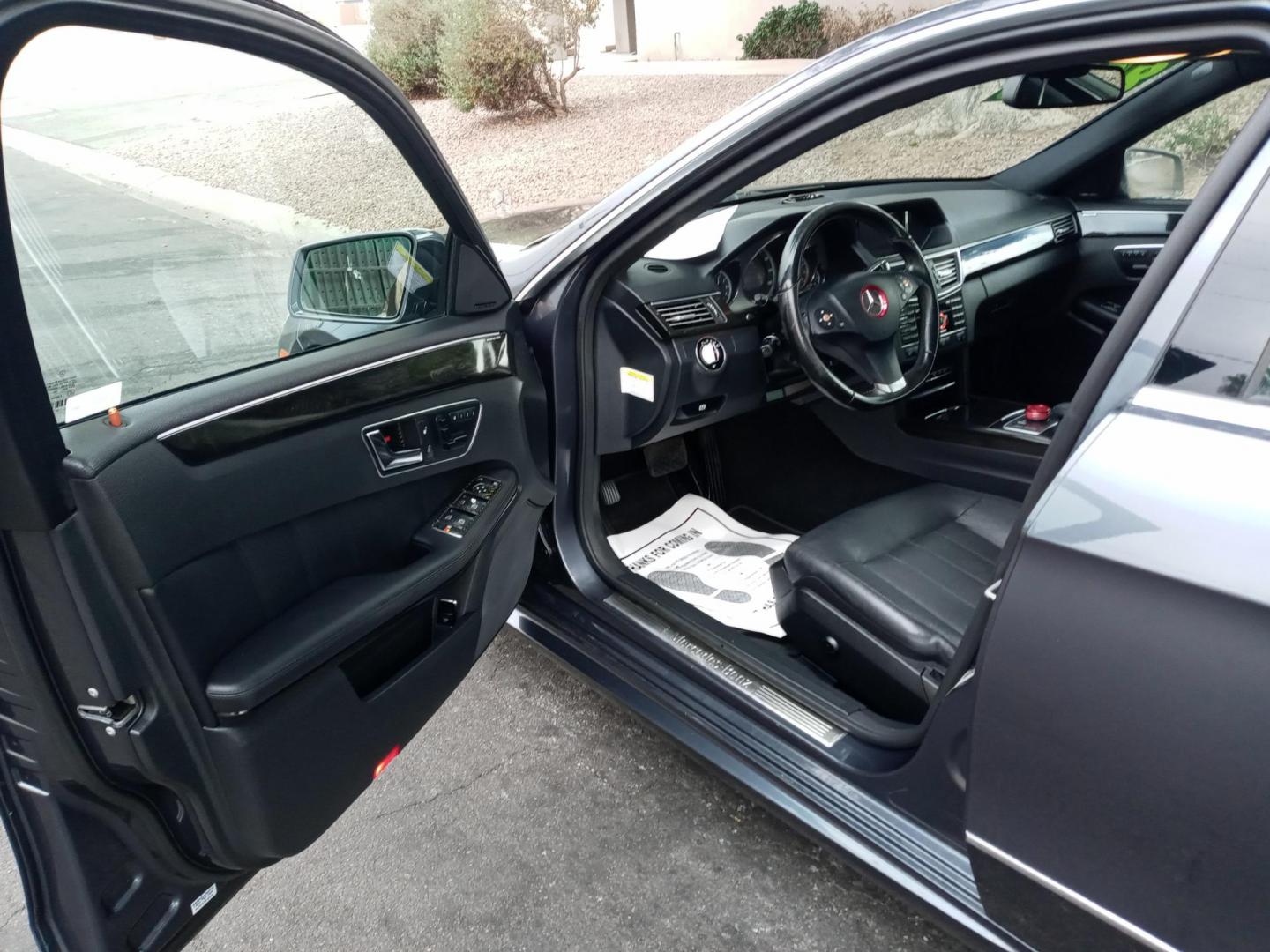 2010 gray /black Mercedes-Benz E-Class E550 Sedan (WDDHF7CB8AA) with an 5.5L V8 DOHC 32V engine, 7-Speed Automatic transmission, located at 323 E Dunlap Ave., Phoenix, AZ, 85020, (602) 331-9000, 33.567677, -112.069000 - Photo#7