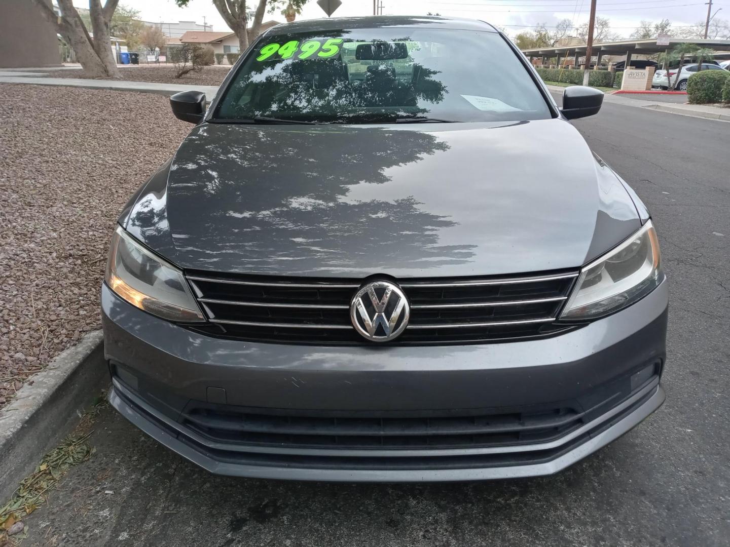 2016 gray /gray and black Volkswagen Jetta SE 6A (3VWD17AJXGM) with an 1.8L L4 DOHC 20V engine, 6A transmission, located at 323 E Dunlap Ave., Phoenix, AZ, 85020, (602) 331-9000, 33.567677, -112.069000 - 2016 Volkswagen Jetta SE 6A,...... EXCELLENT condition, A Real Must See!!.... No accidents, Ice cold ac, Stereo/CD Player, Satellite compatible, Bluetooth, Phone sync, Backup camera, Clean Black interior with Black and gray Leather seats in near perfect condition, power windows, power door locks, c - Photo#1