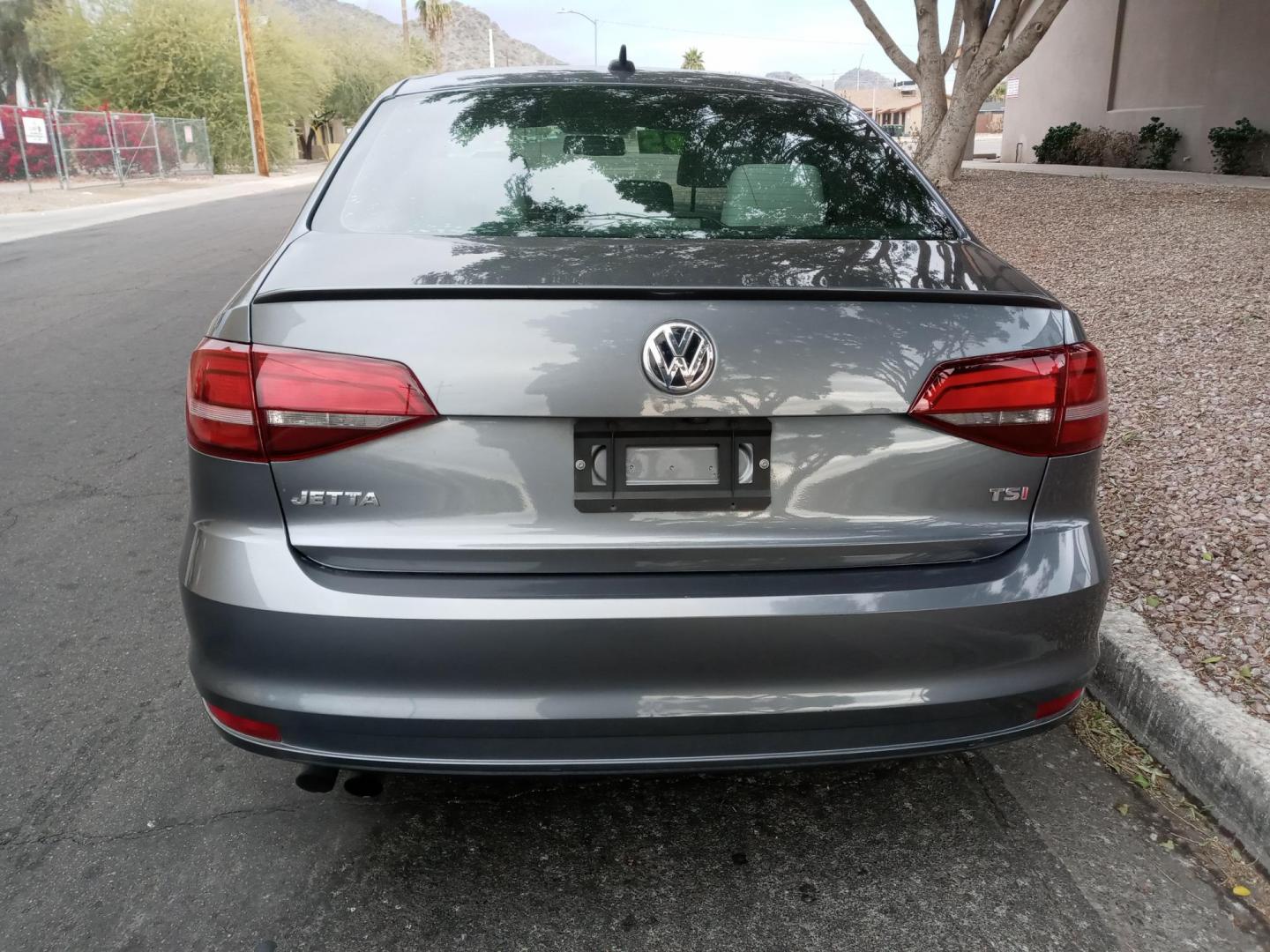 2016 gray /gray and black Volkswagen Jetta SE 6A (3VWD17AJXGM) with an 1.8L L4 DOHC 20V engine, 6A transmission, located at 323 E Dunlap Ave., Phoenix, AZ, 85020, (602) 331-9000, 33.567677, -112.069000 - 2016 Volkswagen Jetta SE 6A,...... EXCELLENT condition, A Real Must See!!.... No accidents, Ice cold ac, Stereo/CD Player, Satellite compatible, Bluetooth, Phone sync, Backup camera, Clean Black interior with Black and gray Leather seats in near perfect condition, power windows, power door locks, c - Photo#7