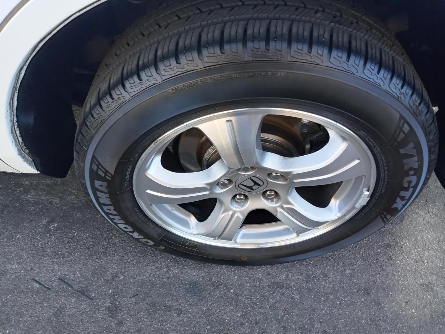 2013 WHITE /gray and black Honda Pilot EX 2WD 5-Spd AT (5FNYF3H4XDB) with an 3.5L V6 SOHC 24V engine, 5-Speed Automatic transmission, located at 323 E Dunlap Ave., Phoenix, AZ, 85020, (602) 331-9000, 33.567677, -112.069000 - Photo#20