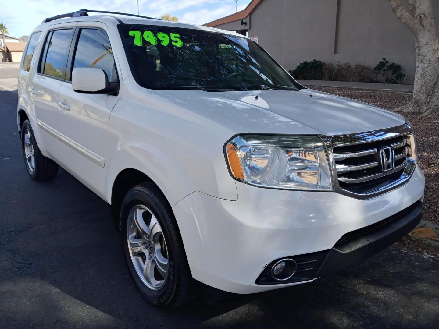 2013 WHITE /gray and black Honda Pilot EX 2WD 5-Spd AT (5FNYF3H4XDB) with an 3.5L V6 SOHC 24V engine, 5-Speed Automatic transmission, located at 323 E Dunlap Ave., Phoenix, AZ, 85020, (602) 331-9000, 33.567677, -112.069000 - Photo#2