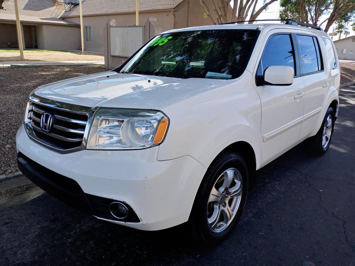 2013 WHITE /gray and black Honda Pilot EX 2WD 5-Spd AT (5FNYF3H4XDB) with an 3.5L V6 SOHC 24V engine, 5-Speed Automatic transmission, located at 323 E Dunlap Ave., Phoenix, AZ, 85020, (602) 331-9000, 33.567677, -112.069000 - Photo#0