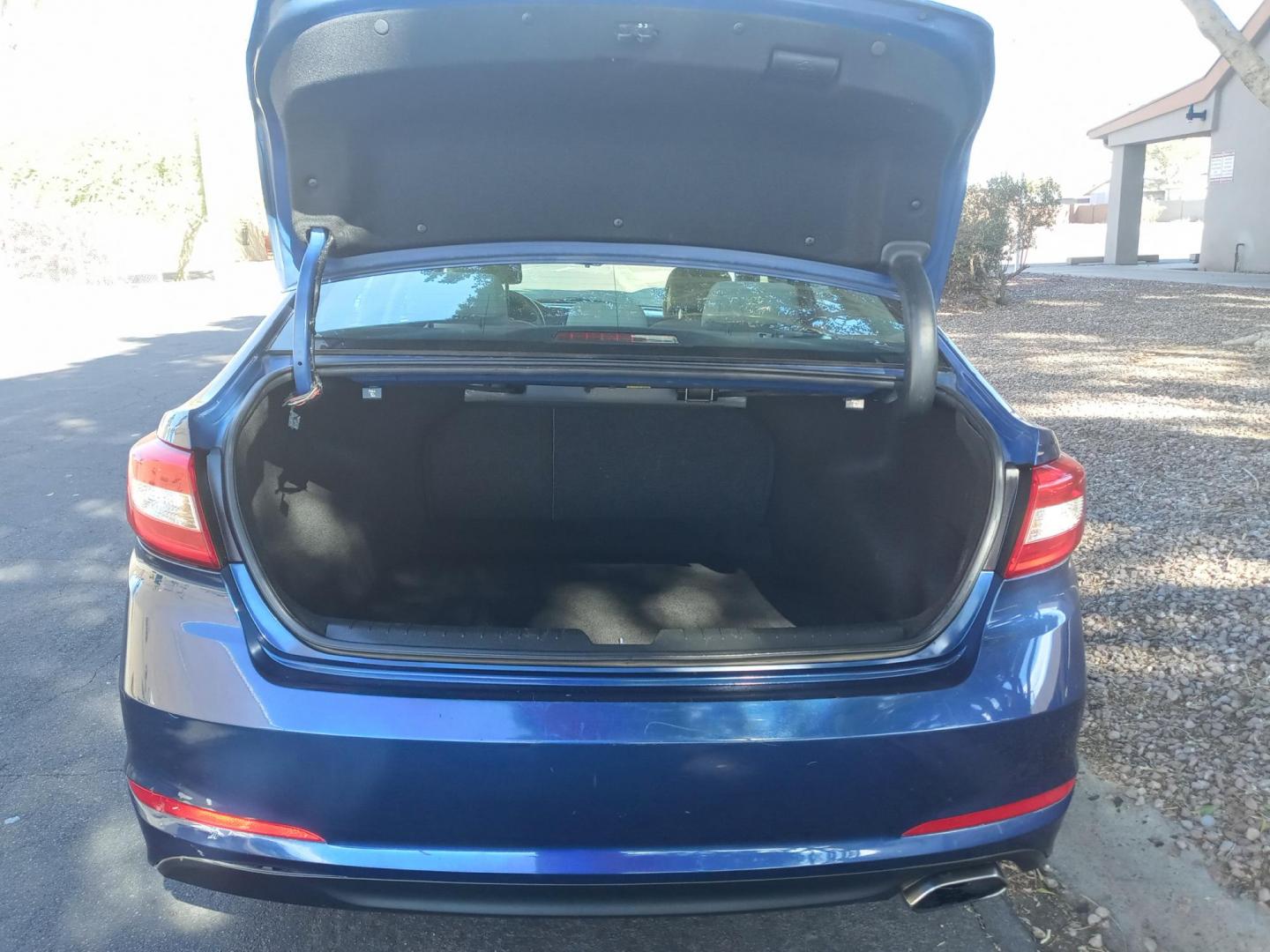 2016 BLUE /gray and black Hyundai Sonata SE (5NPE24AF0GH) with an 2.4L L4 DOHC 16V engine, 7A transmission, located at 323 E Dunlap Ave., Phoenix, AZ, 85020, (602) 331-9000, 33.567677, -112.069000 - 2016 Hyundai Sonata SE,........EXCELLENT condition, A Real Must See!!.... No accidents, Power everything, Touch screen Stereo/cd player, Phone sync, Bluetooth, Satellite compatible, backup camera, Ice cold ac, Clean gray and Black interior with gray cloth seats in near perfect condition, power wind - Photo#16