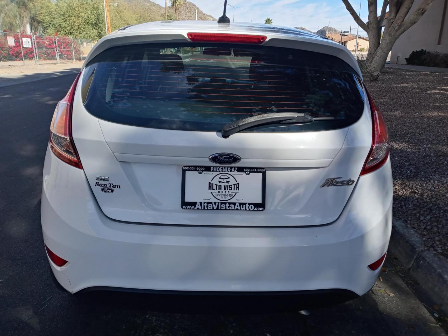 2016 WHITE /gray and black Ford Fiesta SE Hatchback (3FADP4EJ2GM) with an 1.6L L4 DOHC 16V engine, automatic transmission, located at 323 E Dunlap Ave., Phoenix, AZ, 85020, (602) 331-9000, 33.567677, -112.069000 - 2016 Ford Fiesta SE Hatchback,……. EXCELLENT condition,…… A Real Must See!!.... No accidents, Power everything, Ice cold ac, gray and black interior with black cloth seats in near perfect condition, power windows, power door locks, stereo/cd player, phone sync, blue tooth, clean Arizona title - Photo#7