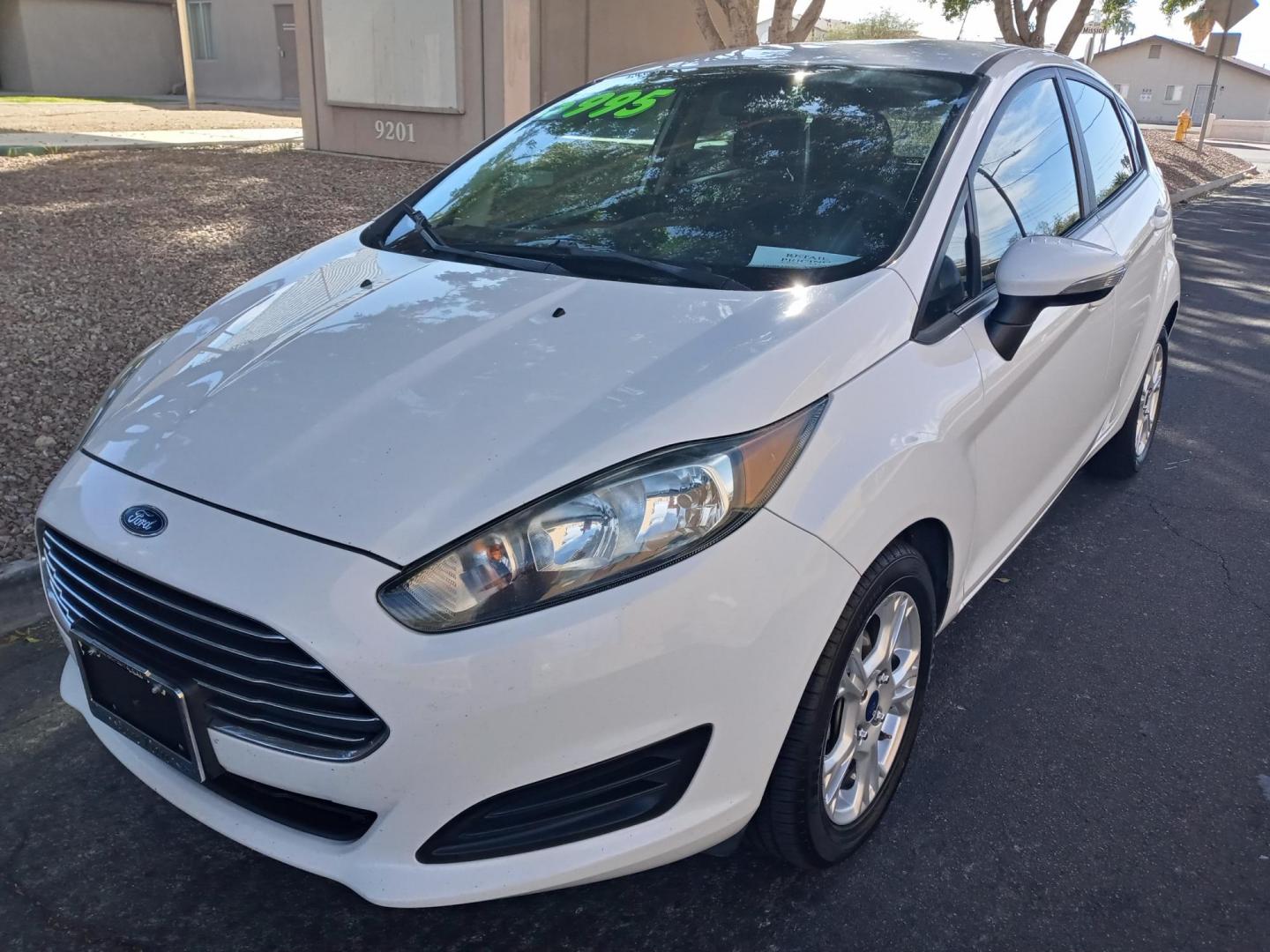 2016 WHITE /gray and black Ford Fiesta SE Hatchback (3FADP4EJ2GM) with an 1.6L L4 DOHC 16V engine, automatic transmission, located at 323 E Dunlap Ave., Phoenix, AZ, 85020, (602) 331-9000, 33.567677, -112.069000 - 2016 Ford Fiesta SE Hatchback,……. EXCELLENT condition,…… A Real Must See!!.... No accidents, Power everything, Ice cold ac, gray and black interior with black cloth seats in near perfect condition, power windows, power door locks, stereo/cd player, phone sync, blue tooth, clean Arizona title - Photo#0