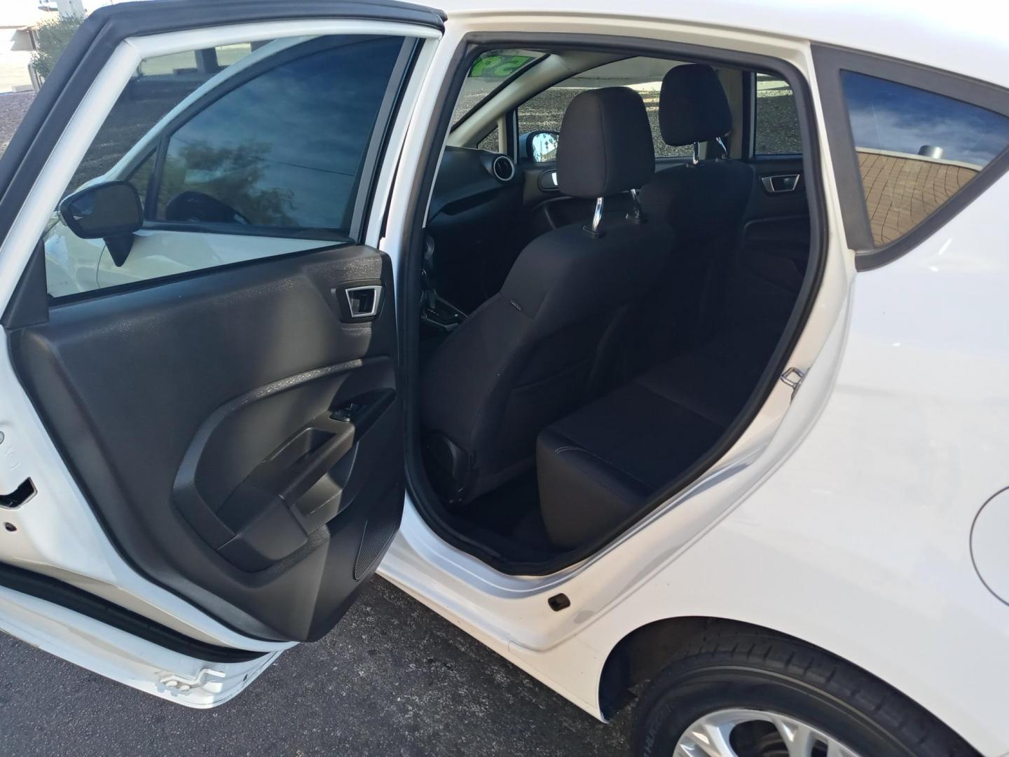 2016 WHITE /gray and black Ford Fiesta SE Hatchback (3FADP4EJ2GM) with an 1.6L L4 DOHC 16V engine, automatic transmission, located at 323 E Dunlap Ave., Phoenix, AZ, 85020, (602) 331-9000, 33.567677, -112.069000 - 2016 Ford Fiesta SE Hatchback,……. EXCELLENT condition,…… A Real Must See!!.... No accidents, Power everything, Ice cold ac, gray and black interior with black cloth seats in near perfect condition, power windows, power door locks, stereo/cd player, phone sync, blue tooth, clean Arizona title - Photo#10