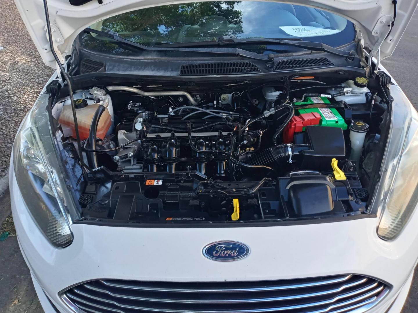 2016 WHITE /gray and black Ford Fiesta SE Hatchback (3FADP4EJ2GM) with an 1.6L L4 DOHC 16V engine, automatic transmission, located at 323 E Dunlap Ave., Phoenix, AZ, 85020, (602) 331-9000, 33.567677, -112.069000 - 2016 Ford Fiesta SE Hatchback,……. EXCELLENT condition,…… A Real Must See!!.... No accidents, Power everything, Ice cold ac, gray and black interior with black cloth seats in near perfect condition, power windows, power door locks, stereo/cd player, phone sync, blue tooth, clean Arizona title - Photo#16