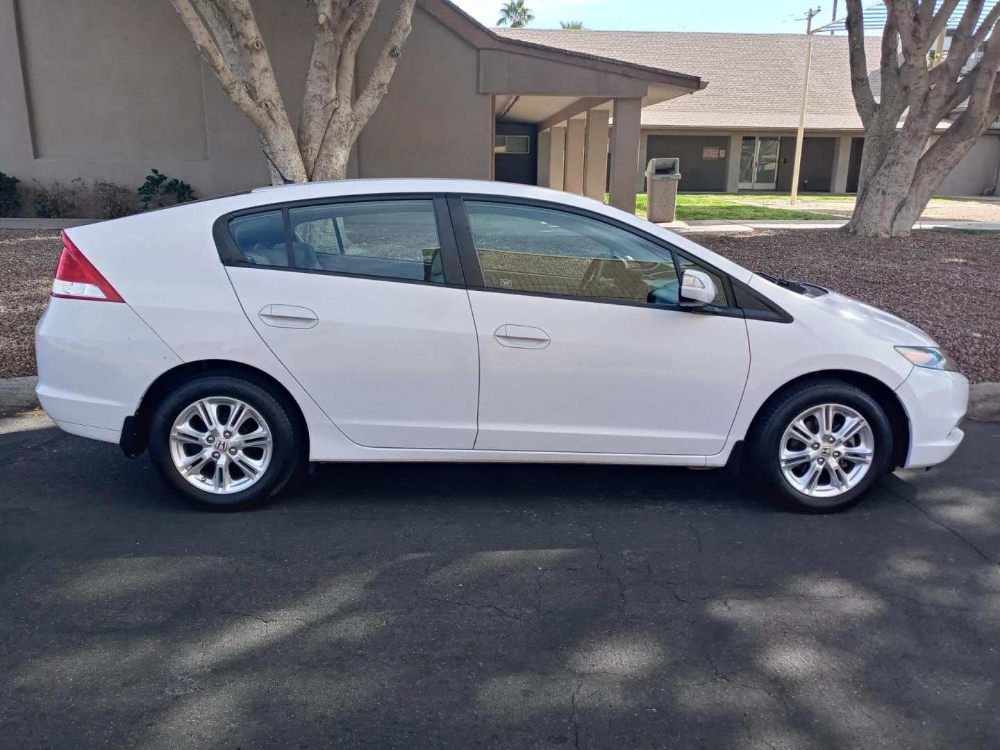 2010 WHITE /gray Honda Insight EX (JHMZE2H73AS) with an 1.3L L4 SOHC 8V HYBRID engine, Continuously Variable Transmisson transmission, located at 323 E Dunlap Ave., Phoenix, AZ, 85020, (602) 331-9000, 33.567677, -112.069000 - 2010 Honda Insight EX……. EXCELLENT condition,…… A Real Must See!!.... No accidents, Power everything, Ice cold ac, gray interior with gray cloth seats in near perfect condition, power windows, power door locks, touch screen stereo/cd player, phone sync, blue tooth, Navigation, clean Arizona - Photo#4