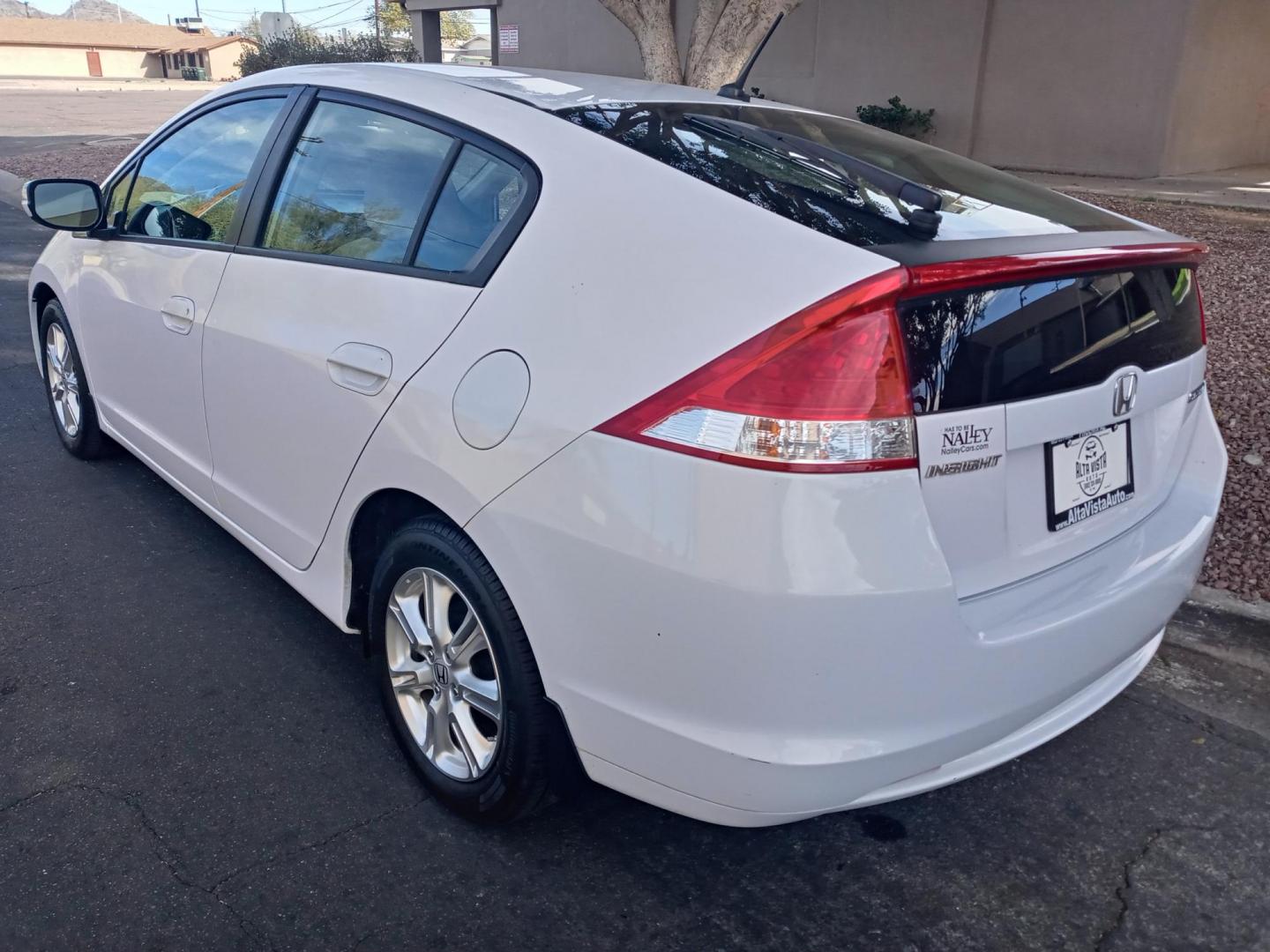 2010 WHITE /gray Honda Insight EX (JHMZE2H73AS) with an 1.3L L4 SOHC 8V HYBRID engine, Continuously Variable Transmisson transmission, located at 323 E Dunlap Ave., Phoenix, AZ, 85020, (602) 331-9000, 33.567677, -112.069000 - 2010 Honda Insight EX……. EXCELLENT condition,…… A Real Must See!!.... No accidents, Power everything, Ice cold ac, gray interior with gray cloth seats in near perfect condition, power windows, power door locks, touch screen stereo/cd player, phone sync, blue tooth, Navigation, clean Arizona - Photo#5