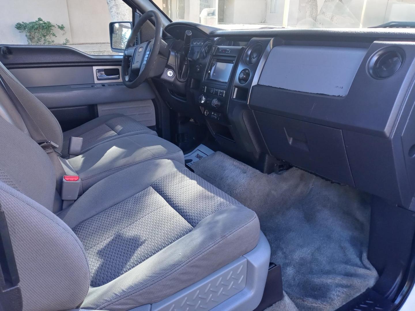 2011 WHITE /gray and black Ford F-150 FX4 SuperCab 6.5-ft. Bed 4WD (1FTFX1EF6BF) with an 5.0L V8 engine, 4-Speed Automatic transmission, located at 323 E Dunlap Ave., Phoenix, AZ, 85020, (602) 331-9000, 33.567677, -112.069000 - Photo#13