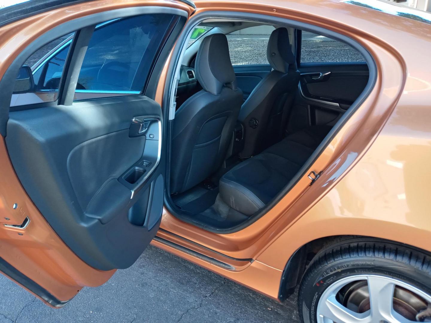 2012 bronze /gray and black Volvo S60 T5 (YV1622FS2C2) with an 2.5L L5 DOHC 20V TURBO engine, 6-Speed Automatic transmission, located at 323 E Dunlap Ave., Phoenix, AZ, 85020, (602) 331-9000, 33.567677, -112.069000 - Photo#9