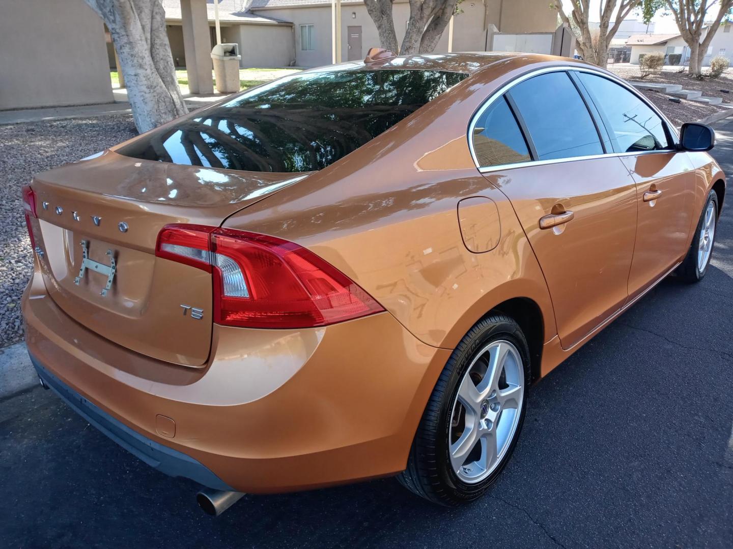 2012 bronze /gray and black Volvo S60 T5 (YV1622FS2C2) with an 2.5L L5 DOHC 20V TURBO engine, 6-Speed Automatic transmission, located at 323 E Dunlap Ave., Phoenix, AZ, 85020, (602) 331-9000, 33.567677, -112.069000 - Photo#2