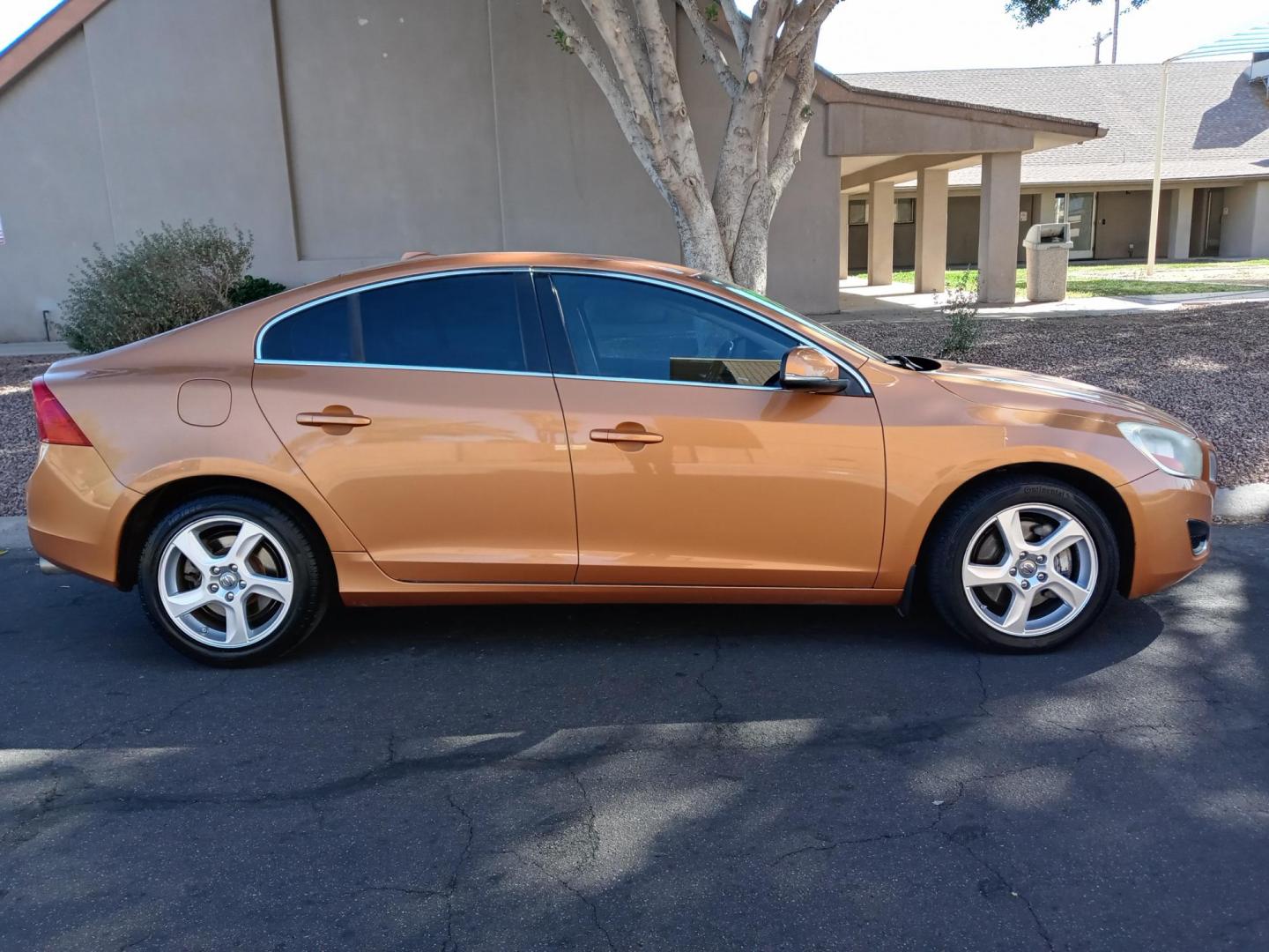 2012 bronze /gray and black Volvo S60 T5 (YV1622FS2C2) with an 2.5L L5 DOHC 20V TURBO engine, 6-Speed Automatic transmission, located at 323 E Dunlap Ave., Phoenix, AZ, 85020, (602) 331-9000, 33.567677, -112.069000 - Photo#3