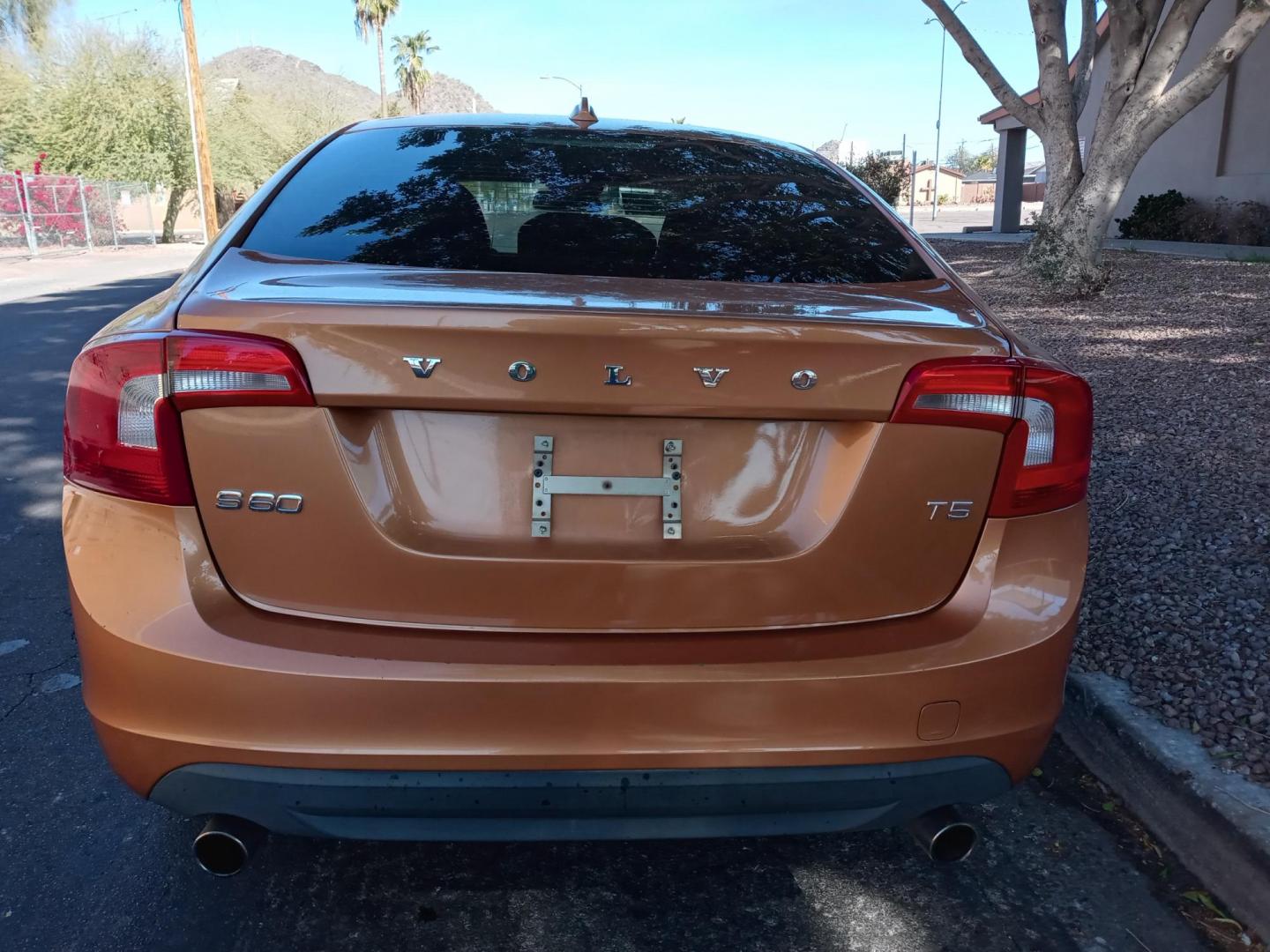 2012 bronze /gray and black Volvo S60 T5 (YV1622FS2C2) with an 2.5L L5 DOHC 20V TURBO engine, 6-Speed Automatic transmission, located at 323 E Dunlap Ave., Phoenix, AZ, 85020, (602) 331-9000, 33.567677, -112.069000 - Photo#6