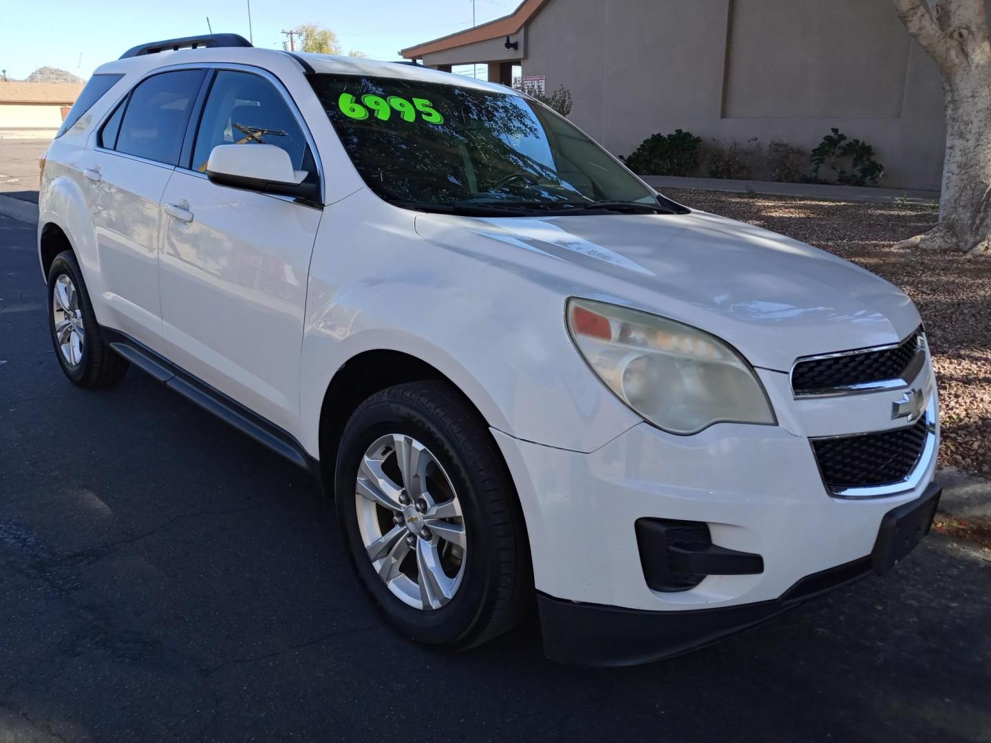 2013 WHITE /gray and black Chevrolet Equinox 1LT AWD (2GNFLEEK0D6) with an 2.4L L4 DOHC 16V engine, 6-Speed Automatic transmission, located at 323 E Dunlap Ave., Phoenix, AZ, 85020, (602) 331-9000, 33.567677, -112.069000 - Photo#2