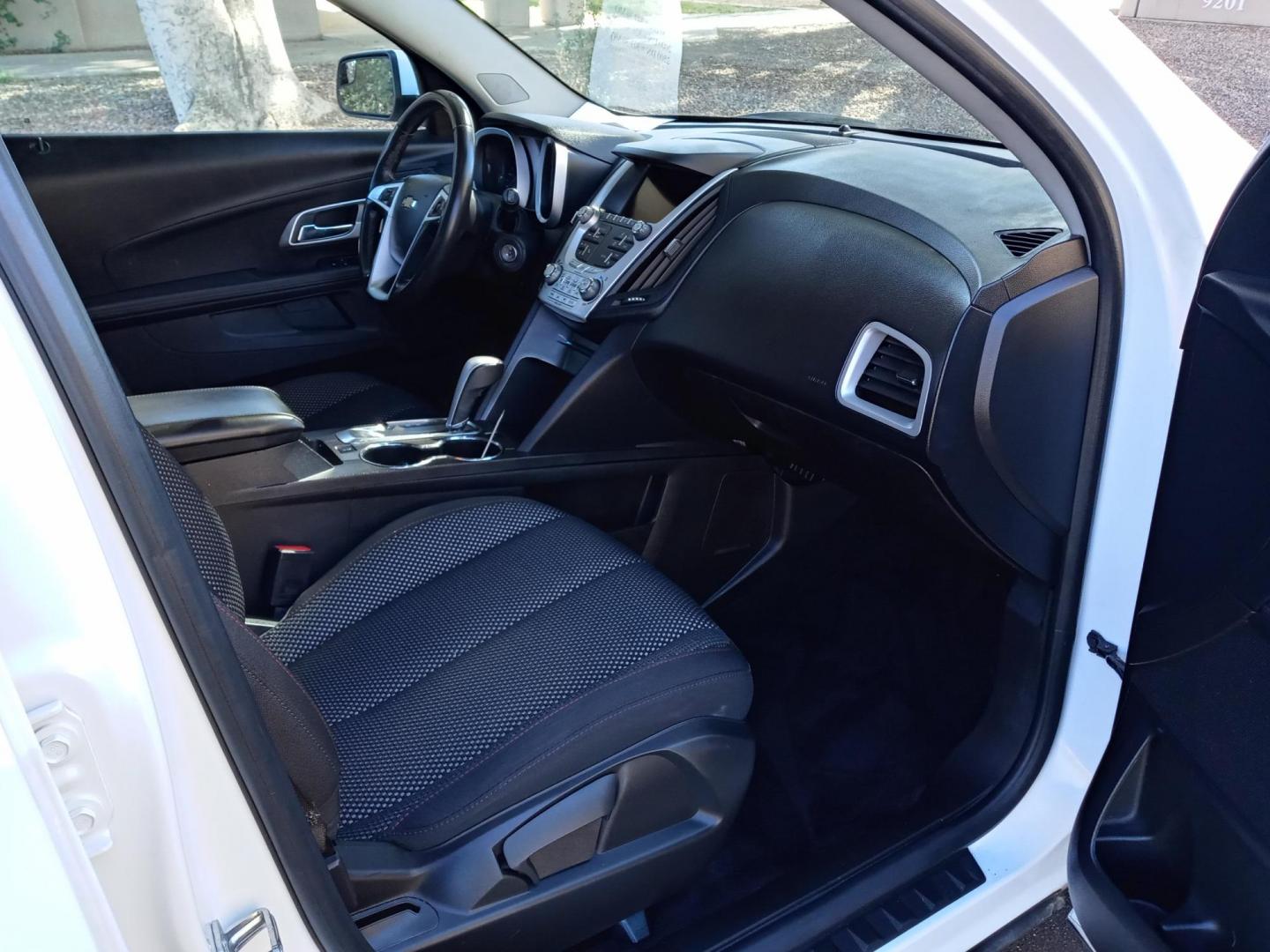 2013 WHITE /gray and black Chevrolet Equinox 1LT AWD (2GNFLEEK0D6) with an 2.4L L4 DOHC 16V engine, 6-Speed Automatic transmission, located at 323 E Dunlap Ave., Phoenix, AZ, 85020, (602) 331-9000, 33.567677, -112.069000 - Photo#12