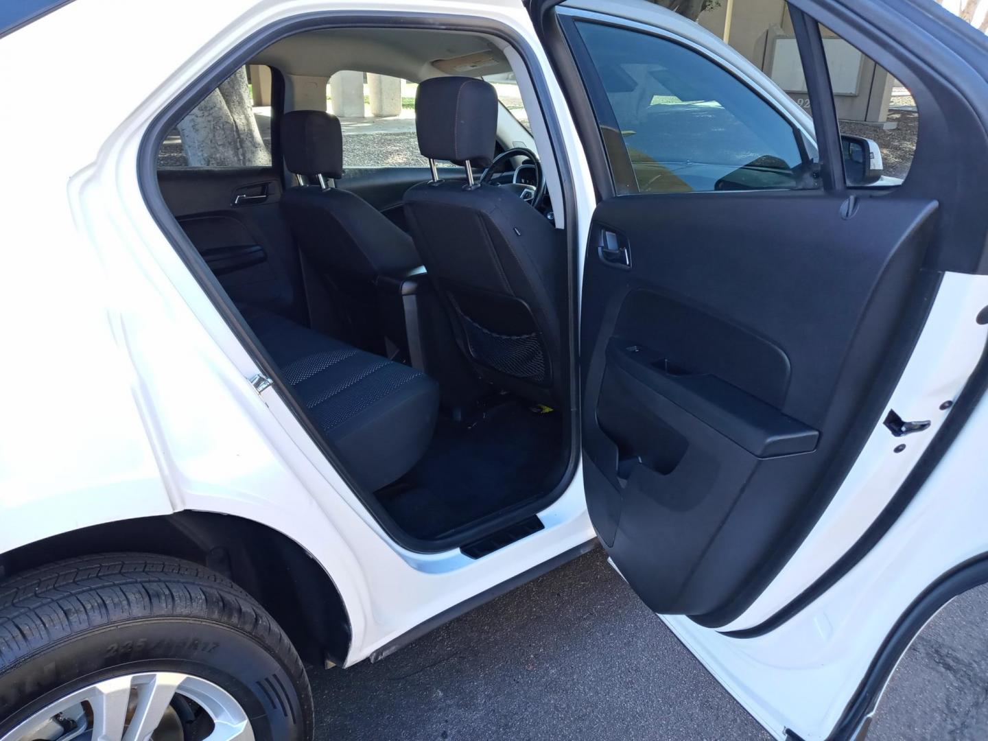 2013 WHITE /gray and black Chevrolet Equinox 1LT AWD (2GNFLEEK0D6) with an 2.4L L4 DOHC 16V engine, 6-Speed Automatic transmission, located at 323 E Dunlap Ave., Phoenix, AZ, 85020, (602) 331-9000, 33.567677, -112.069000 - Photo#13