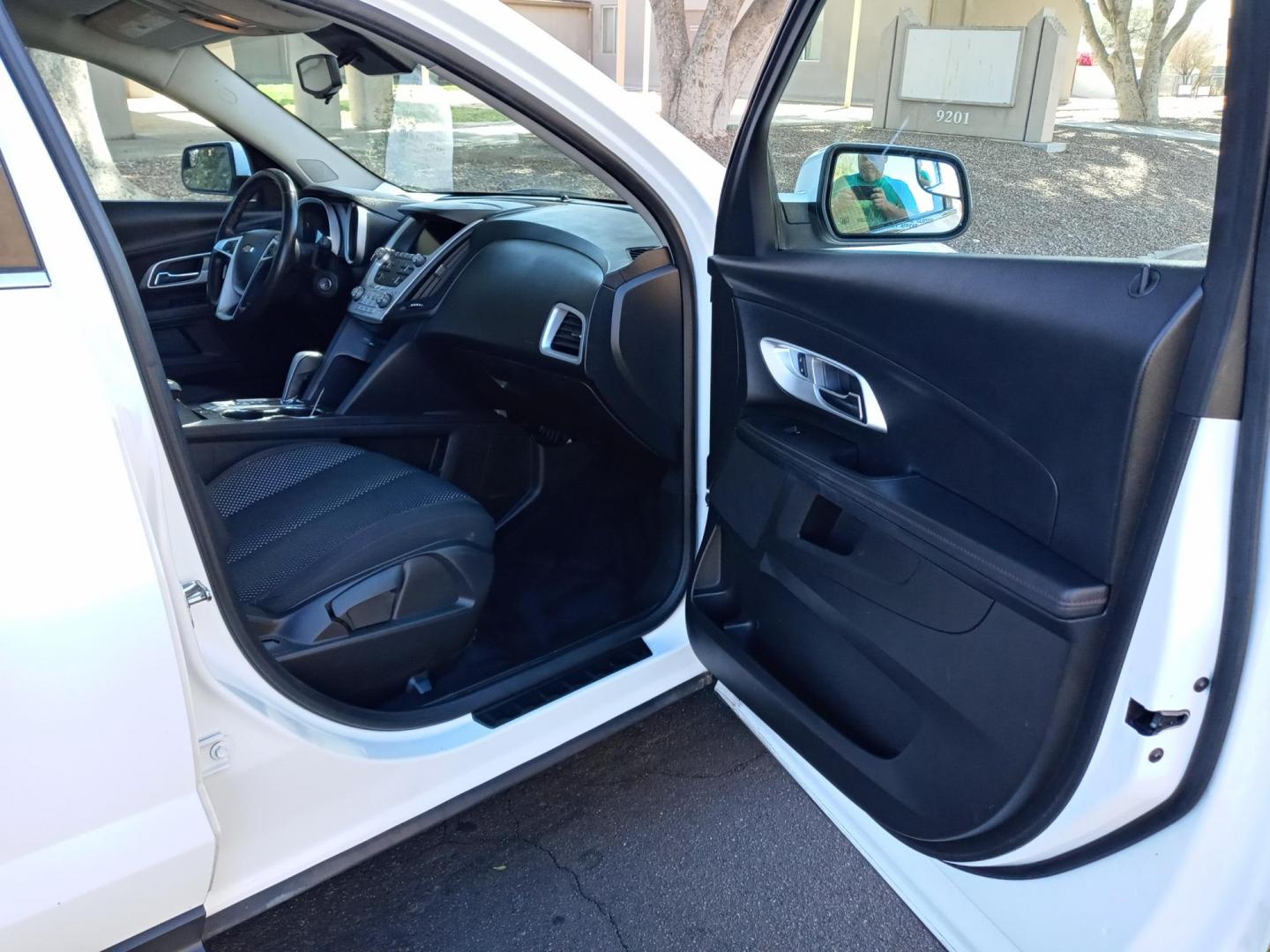 2013 WHITE /gray and black Chevrolet Equinox 1LT AWD (2GNFLEEK0D6) with an 2.4L L4 DOHC 16V engine, 6-Speed Automatic transmission, located at 323 E Dunlap Ave., Phoenix, AZ, 85020, (602) 331-9000, 33.567677, -112.069000 - Photo#11